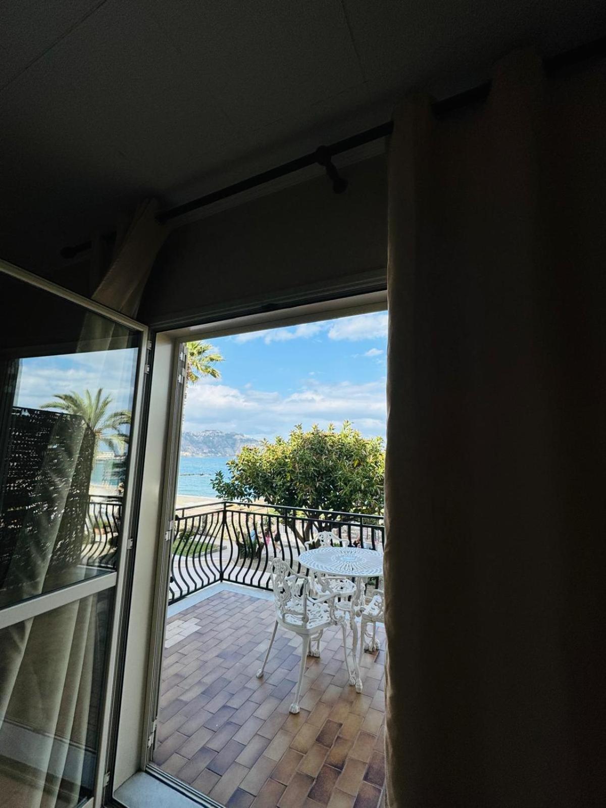 Case Vacanze Di Isabella Stoia Giardini Naxos Exteriér fotografie