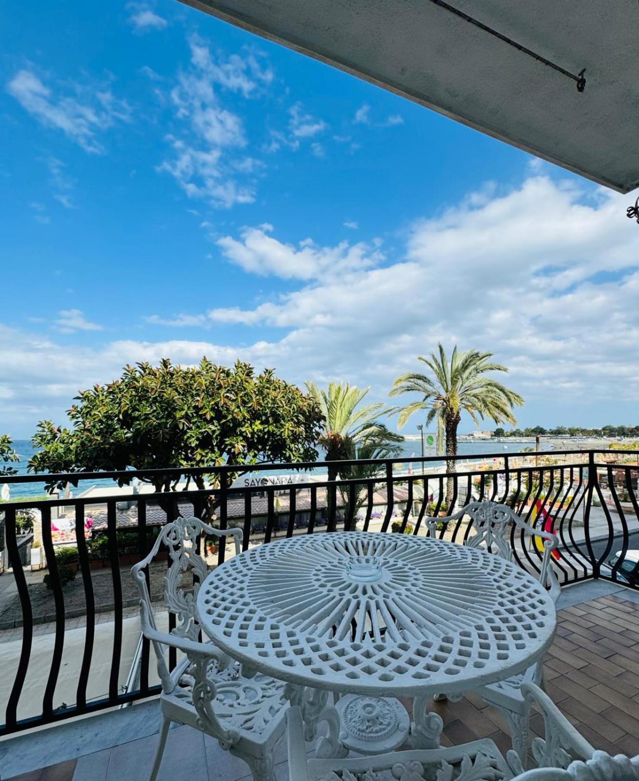 Case Vacanze Di Isabella Stoia Giardini Naxos Exteriér fotografie